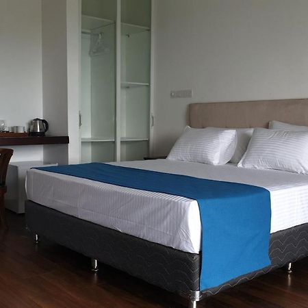 The Mountbatten Hotel Kandy Extérieur photo